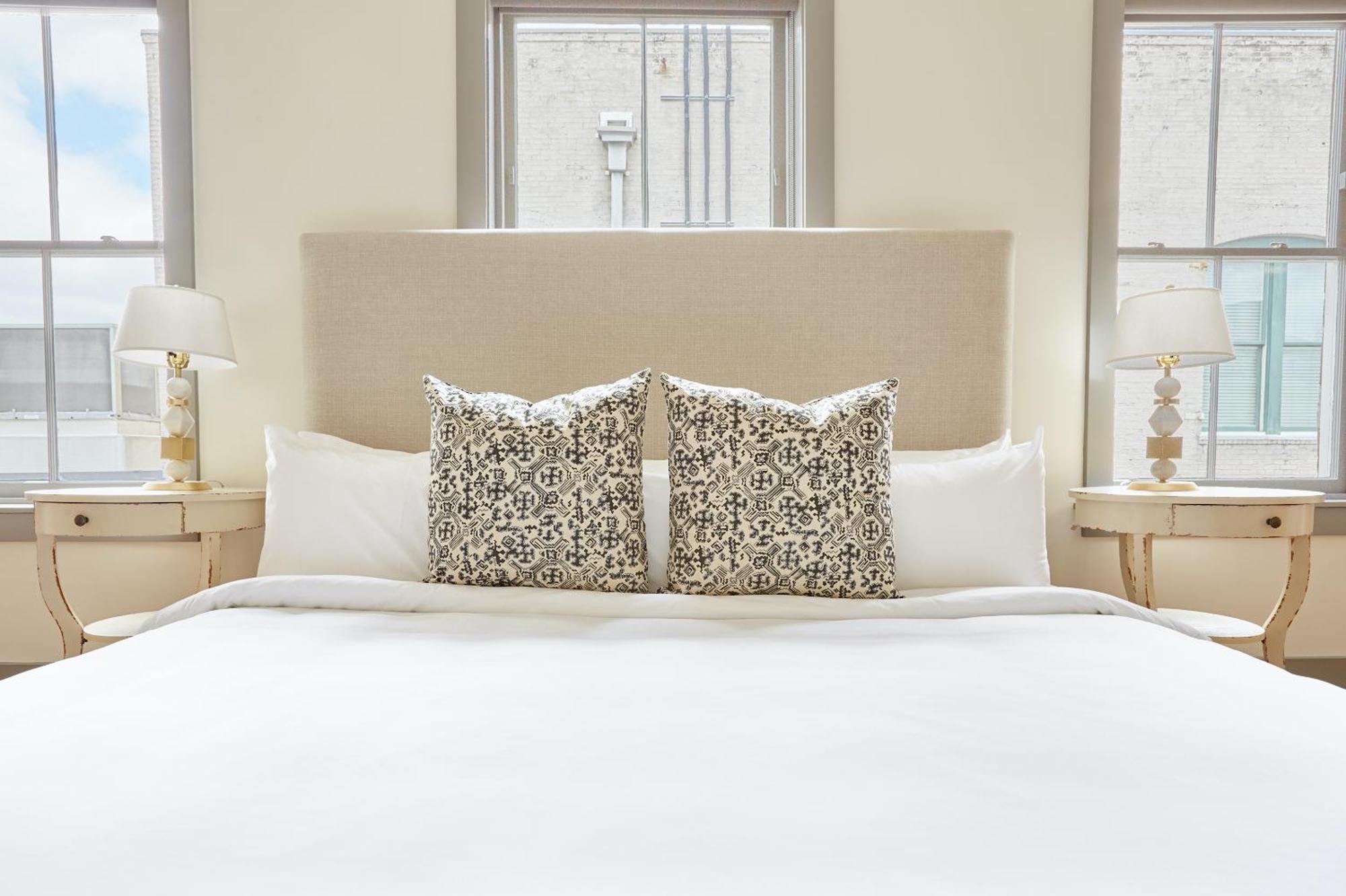 Sonder By Marriott Bonvoy The Broughton Apartments Historic District Savannah Room photo